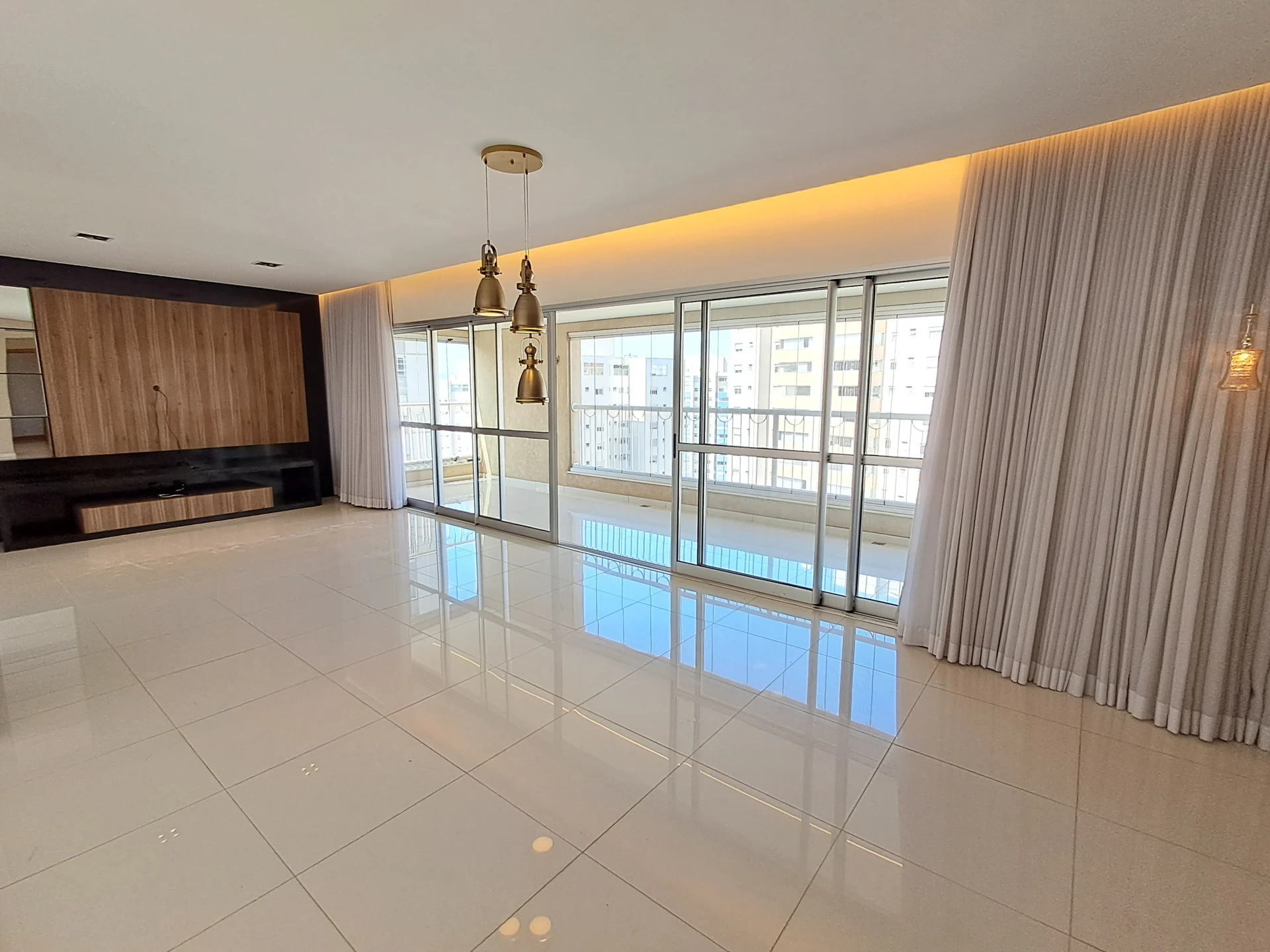 Apartamento sem mobília de 4 quartos para alugar no Edifício Perfil, Vila da Serra