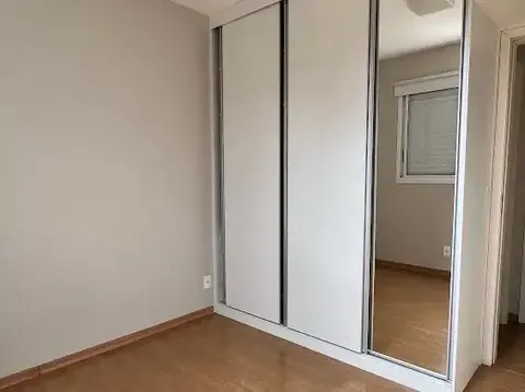 Quarto com armários — apartamento no Helbor Trend, Vila da Serra
