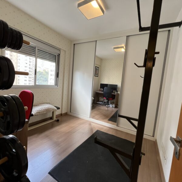 Quarto com armário Apartamento mobiliado de 2 Quartos, com 2 vagas, à venda por R$920.000,00 no Condomínio Cennario Vila da Serra