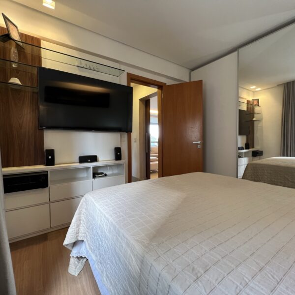 Quarto de casal mobiliado Apartamento mobiliado de 2 Quartos, com 2 vagas, à venda por R$920.000,00 no Condomínio Cennario Vila da Serra