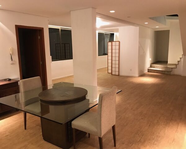 Sala para três ambientes Casa de 3 Quartos, com 6 vagas no Condomínio Bosque do Jambreiro Nova Lima