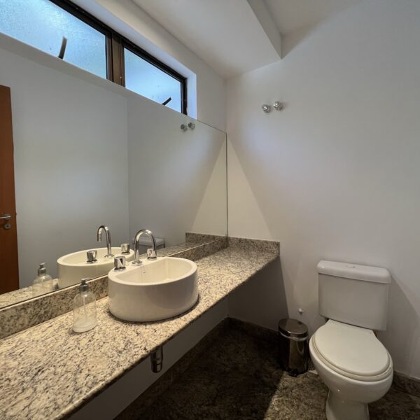 lavabo Casa de 3 Quartos, com 6 vagas no Condomínio Bosque do Jambreiro Nova Lima