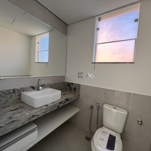 Banheiro Casa com 4 quartos, 4 suítes à venda, por R$2.690.000,00 no Residencial Flores, Alphaville Lagoa dos Ingleses, Nova Lima - MG