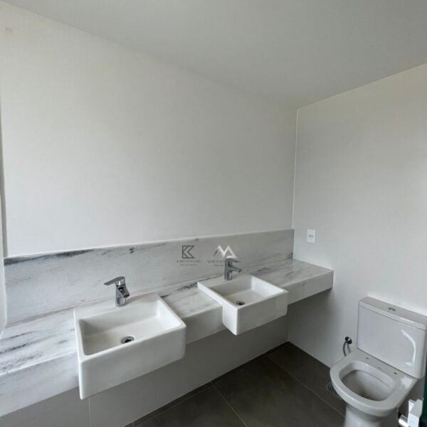 Banheiro Suíte Cobertura de 4 quartos, com 3 vagas, à venda por R$3.400.000,00, no Residencial Dom Henrique, no Vale do Sereno, Nova Lima