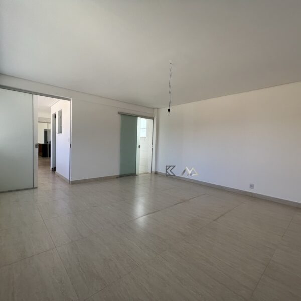 Quarto Casa com 4 quartos, 4 suítes à venda, por R$2.690.000,00 no Residencial Flores, Alphaville Lagoa dos Ingleses, Nova Lima - MG