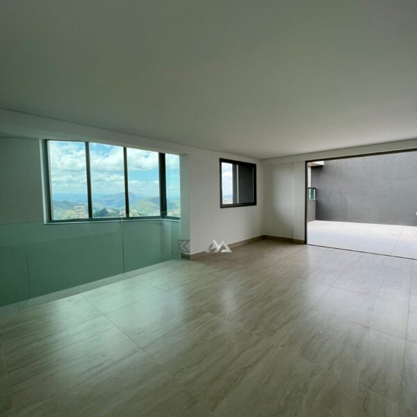 Sala 2o. pavimento Cobertura de 4 quartos, com 3 vagas, à venda por R$3.400.000,00, no Residencial Dom Henrique, no Vale do Sereno, Nova Lima