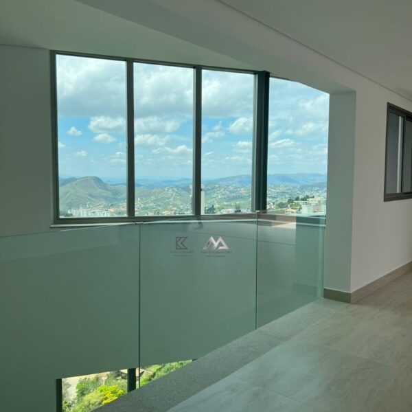 Vista Cobertura de 4 quartos, com 3 vagas, à venda por R$3.400.000,00, no Residencial Dom Henrique, no Vale do Sereno, Nova Lima