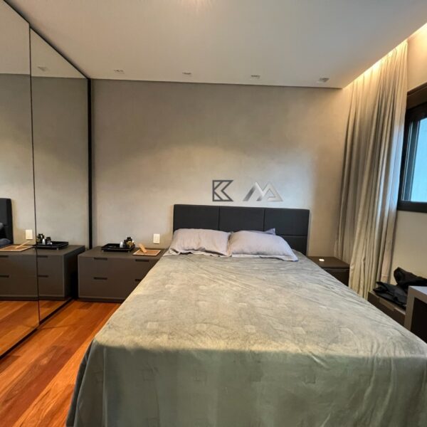 Quarto Solteiro Apartamento de 4 Quartos, com 4 vagas, à venda por R$2.700.000,00 no Edifício Bosque do Sereno, Vila da Serra, Nova Lima