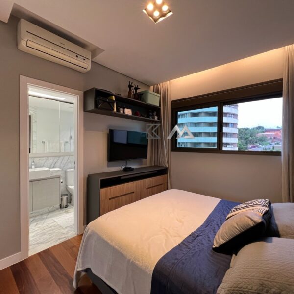Suite Apartamento de 4 Quartos, com 4 vagas, à venda por R$2.700.000,00 no Edifício Bosque do Sereno, Vila da Serra, Nova Lima