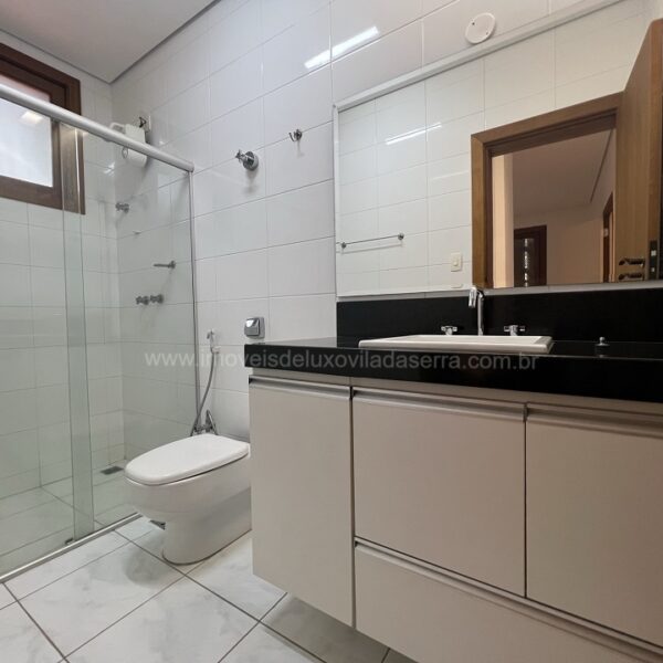 banheiro social Casa de 4 Quartos, com 5 vagas à venda por R2.600.000,00, no Condomínio Bosque do Jambreiro, Nova Lima - MG