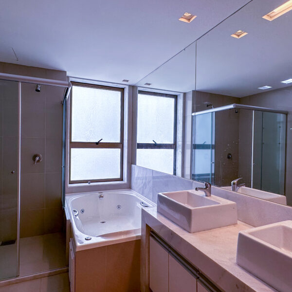 Banheiro Apartamento de 4 Quartos, com 4 vagas à venda, por R$4.500.000,00 no Grand Líder Olympus, Vila da Serra