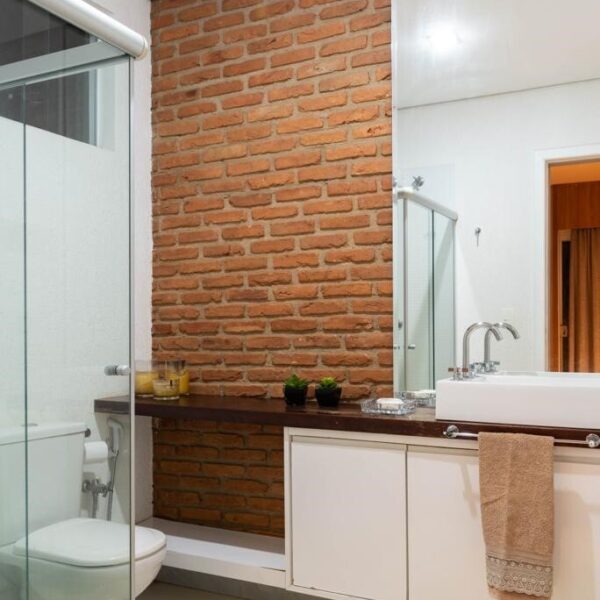 Banheiro menino Casa com 4 quartos e 2 vagas, por R$1.900.000,00, no Condomínio Ouro Velho Mansões, Nova Lima - MG