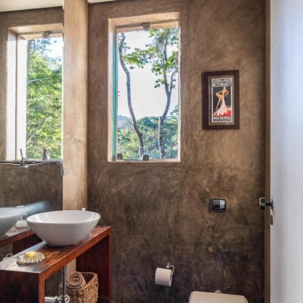 Lavabo Casa com 4 quartos e 2 vagas, por R$1.900.000,00, no Condomínio Ouro Velho Mansões, Nova Lima - MG