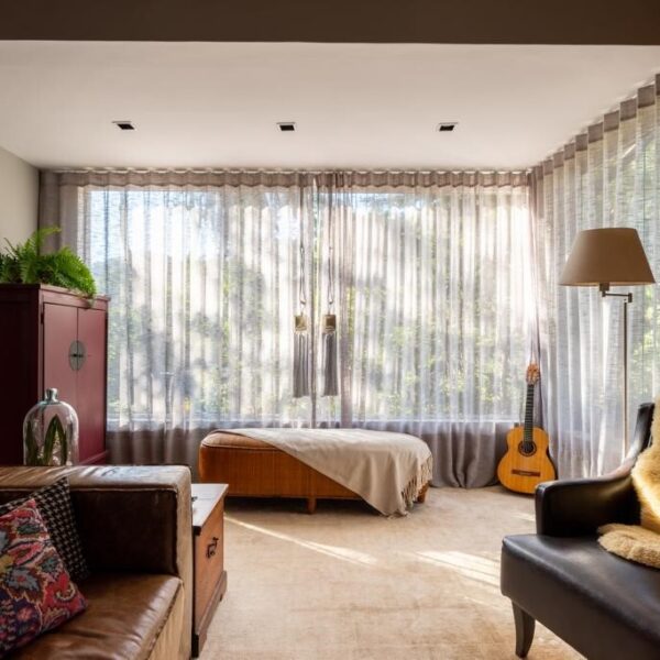 Sala de estar Casa com 4 quartos e 2 vagas, por R$1.900.000,00, no Condomínio Ouro Velho Mansões, Nova Lima - MG