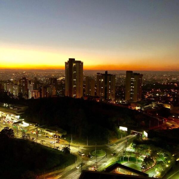 Vista noturna Apartamento semimobiliado, de 4 Quartos, com 4 vagas, para aluguel, por R$26.000,00 no Grand Líder Olympus Apolo, Vila da Serra, Nova Lima - MG