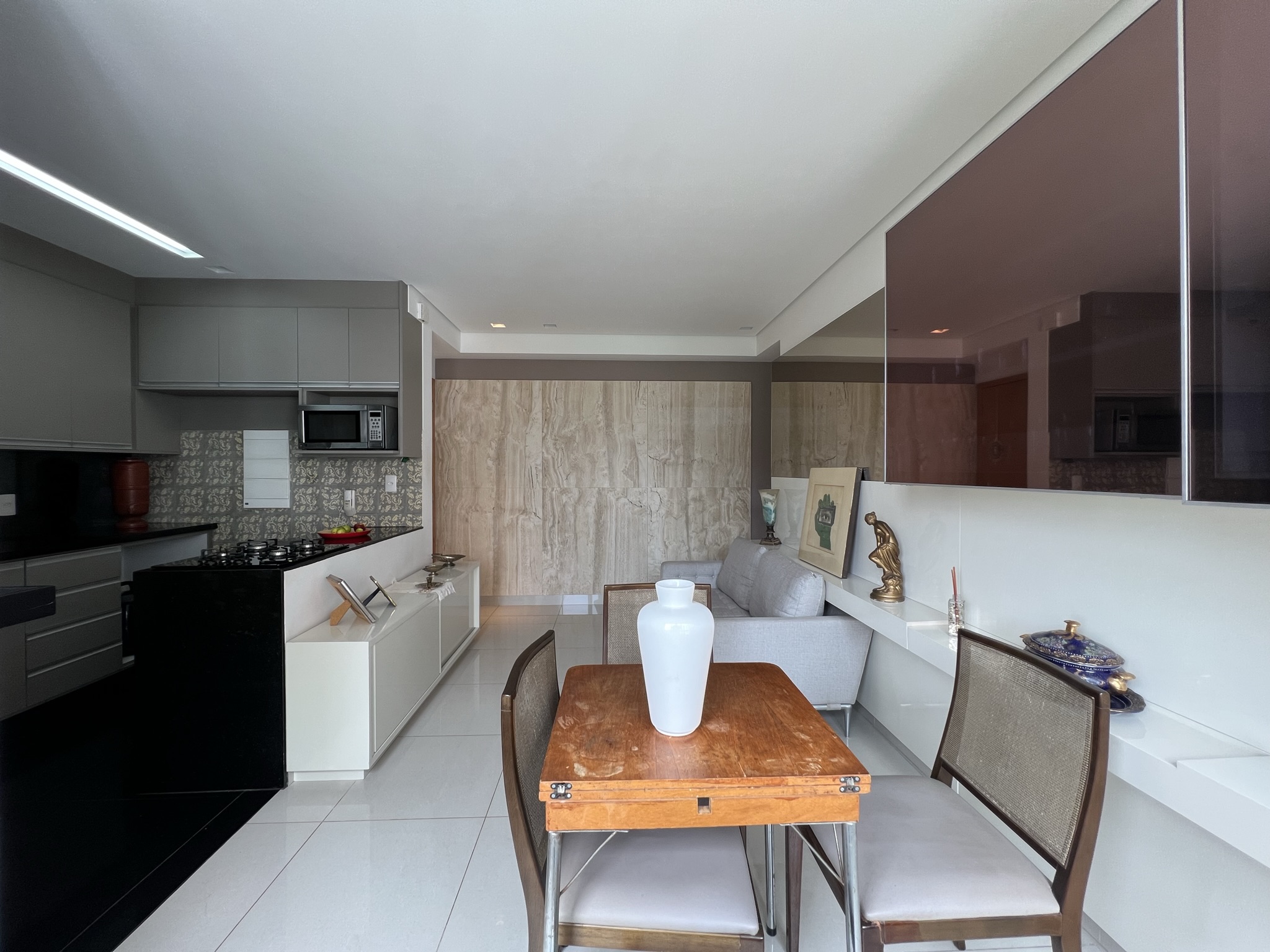 Sala integrada cozinha Apartamento de 2 Quartos, com 2 vagas, à venda por R$880.000,00 no Condomínio Wings Vila da Serra, Nova Lima - MG