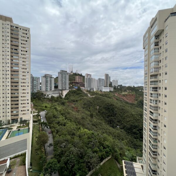 Vista da sala Apartamento de 2 Quartos, com 2 vagas, à venda por R$880.000,00 no Condomínio Wings Vila da Serra, Nova Lima - MG