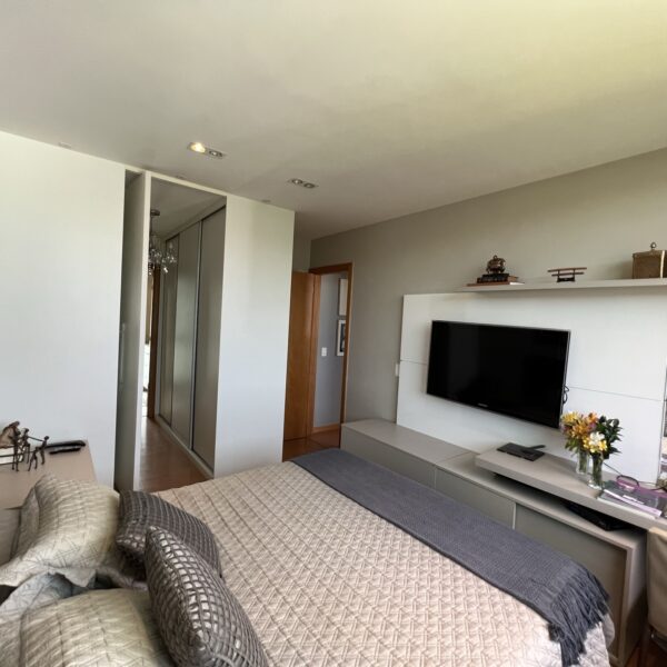 suíte principal Apartamento de 3 quartos com 2 vagas à venda por R$1.450.000,00 no Vila Grimm, Vale dos Cristais, Nova Lima - MG