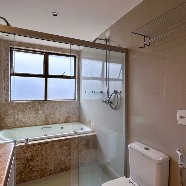 Banheiro Suíte master Cobertura com 05 Quartos 402m² à venda por R$6.100.000,00 em Vila da Serra - Nova Lima