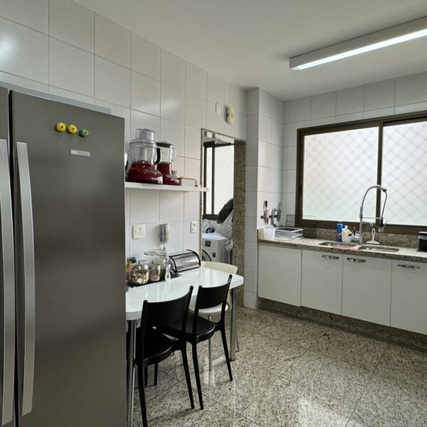 Cozinha equipada Apartamento de 04 Quartos, com 160m², à venda por R$2.400.000,00 em Belvedere Belo Horizonte - MG