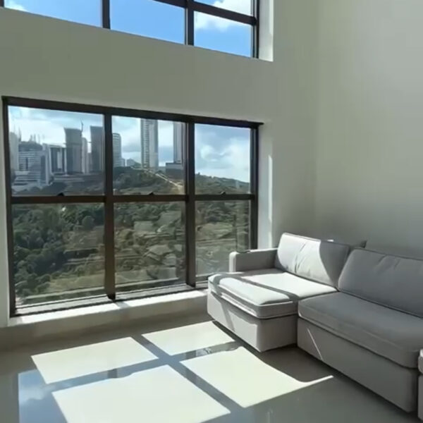 Sala pé direito duplo Apartamento de 4 Quartos, com 3 Vagas, à venda por R$2.790.000,00 no Edifício Vilaró Vale do Serra