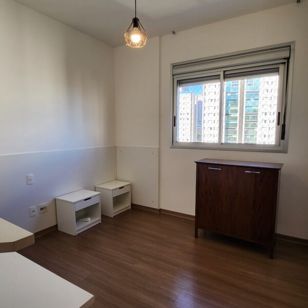 Quarto 1 apartamento semimobiliado para alugar no Metropole Vila da Serra por R$6.800,00