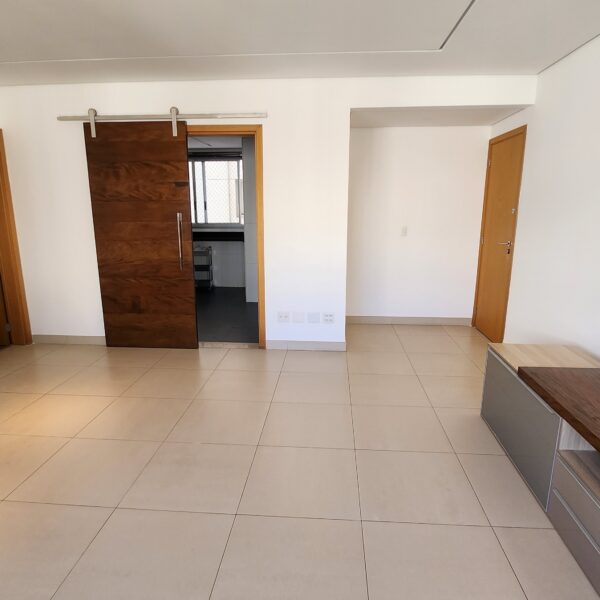 Sala tv apartamento semimobiliado para alugar no Metropole Vila da Serra por R$6.800,00