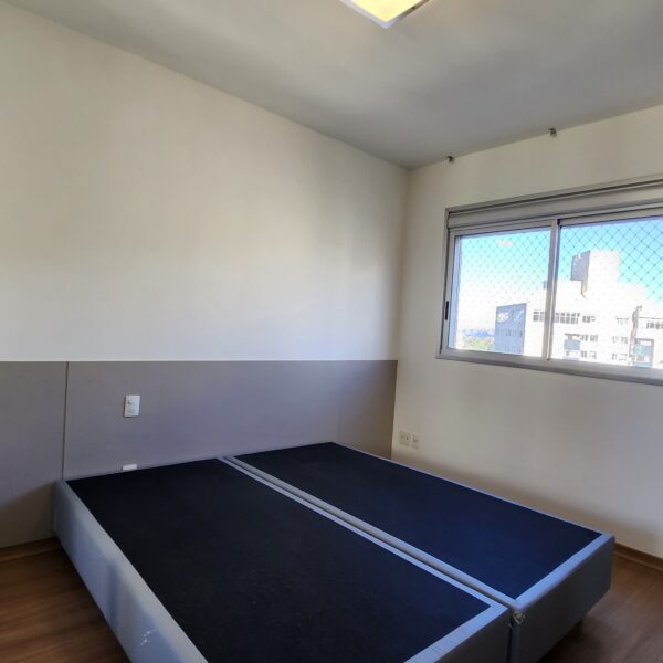 Suíte apartamento semimobiliado para alugar no Metropole Vila da Serra por R$6.800,00