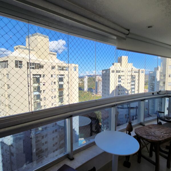 Varanda apartamento semimobiliado para alugar no Metropole Vila da Serra por R$6.800,00