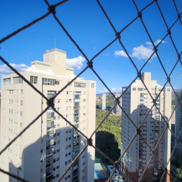 Vista apartamento semimobiliado para alugar no Metropole Vila da Serra por R$6.800,00