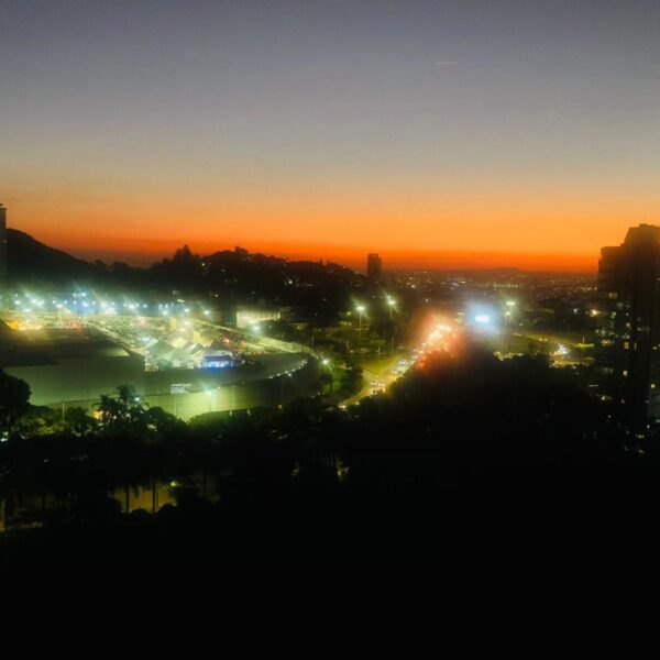 Vista noite apartamento a venda na Lagoa Seca Belvedere Belo Horizonte por R$3.720.000,00