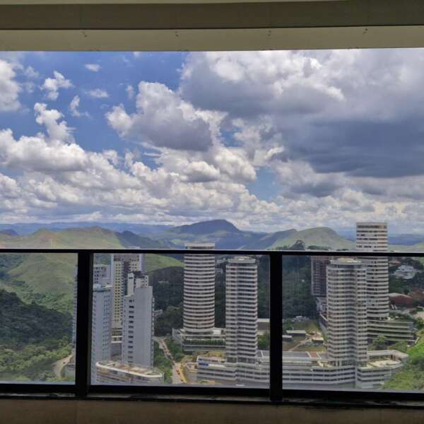 Vista Apartamento de 3 Suítes à venda no Edifício Residencial Miró, Vale do Sereno, Nova Lima