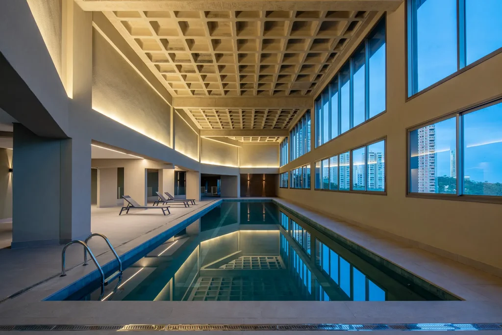 Piscina Coberta no Condomínio Dom Henrique