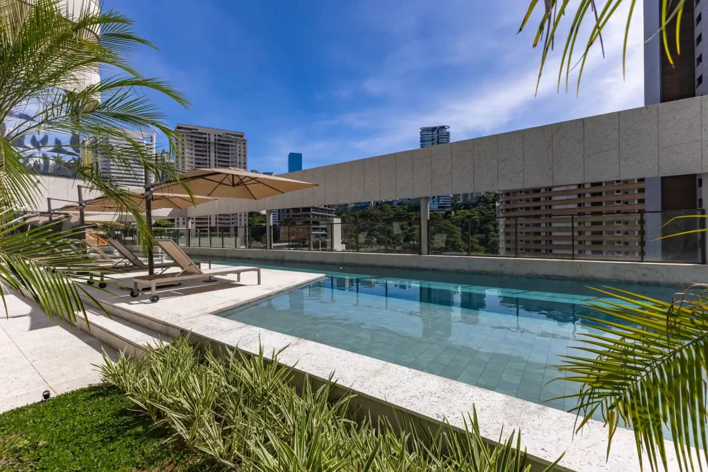 Piscina Jardim no Condomínio Brisa