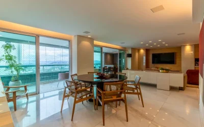 Sala de jantar integrada à varanda com vista panorâmica e iluminação embutida