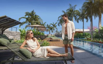 Piscina com espreguicadeiras e palmeiras Citta Sereno Vale do Sereno