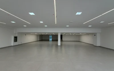 Loja para alugar na Alameda Oscar Niemeyer no Vila da Serra