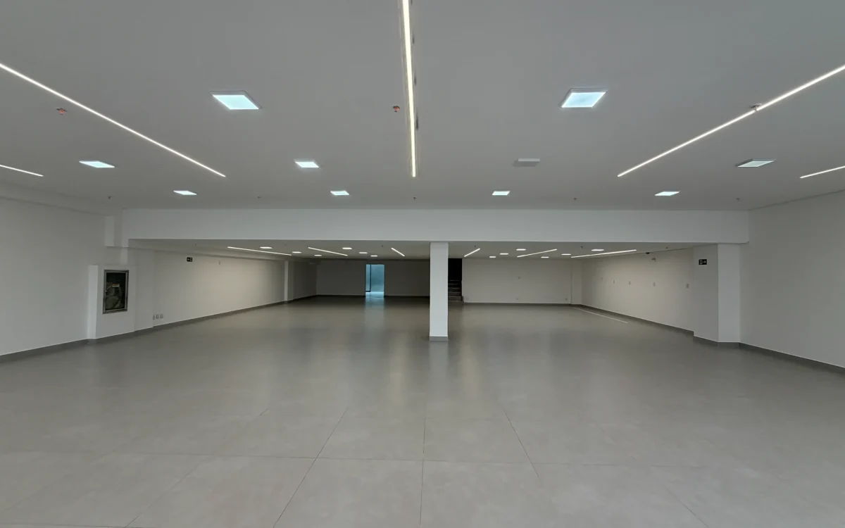 Loja para alugar na Alameda Oscar Niemeyer no Vila da Serra