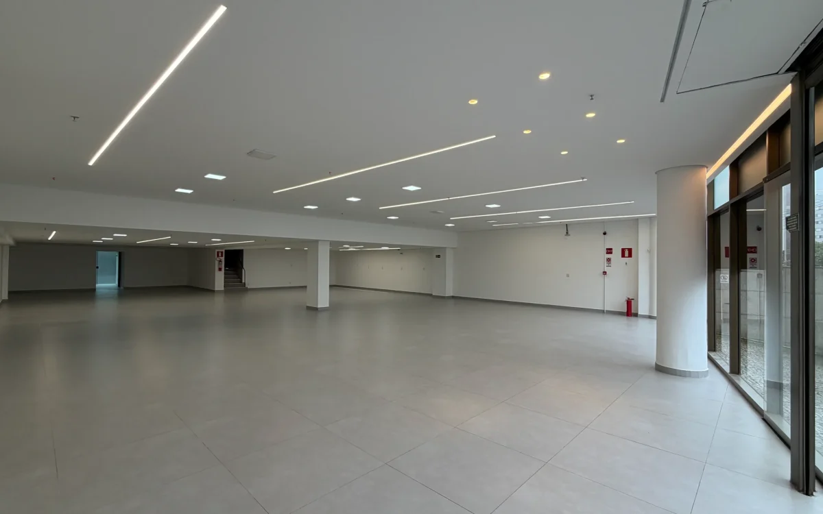 Loja para alugar na Alameda Oscar Niemeyer no Vila da Serra