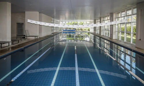 Piscina coberta The Falls Vila da Serra