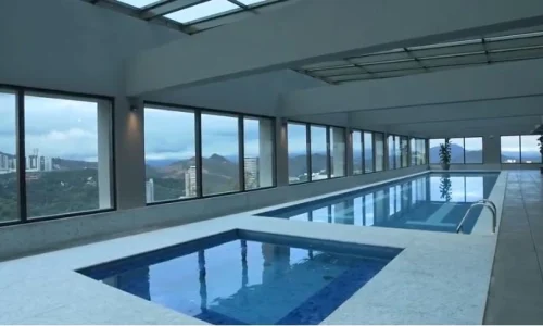 Piscina covberta Tribeca Square Vila da Serra