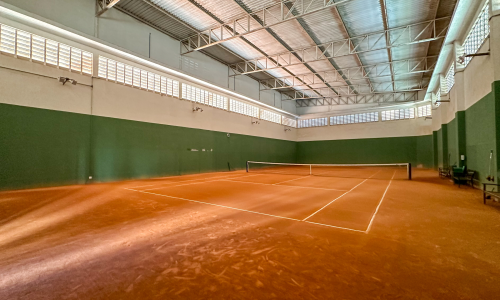 Quadra de Tênis em saibro coberta Condomínio Alameda Vila da Serra Nova Lima