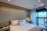 Suíte master com varanda Apartamento de 4 suítes à venda no Vila da Serra Condomínio Absoluto