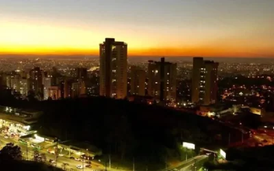 Vista noturna Apartamento mobiliado de 4 Quartos para aluguel no Olympus Vila da Serra