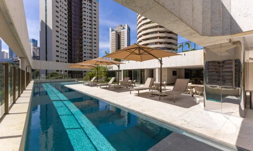 Piscina Descoberta no Condomínio Brisa