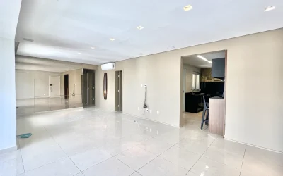 Sala com Parede de Espelhos Apartamento Cinecittà Vila da Serra