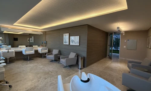 Espaco de manicure e cabeleireiro no Condominio Bordeaux Vila da Serra Nova Lima